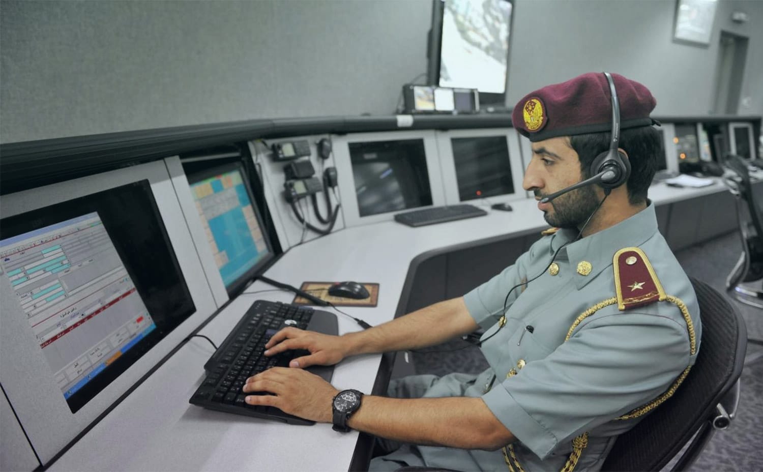 شرطة أبوظبي تطلق برنامجاً إذاعياً جديداً لمناقشة مواضيع المجتمع