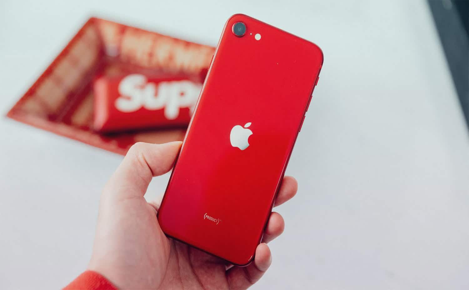 سعر iPhone SE 2022 من Apple يبدا من 300 دولار